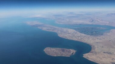 ホルムズ海峡回避し輸出を　湾岸諸国間で新パイプライン建設を検討　1日700万バレルを輸…