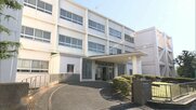 夫に隠れて10年にわたり二重生活　「おばさん」と呼ばれても悪態をつかれても交際関係を解消せず　ストレス溜め込み最終的には男性の母親の手も借りながら殺害　当初は「殺してくれ」と言われたと嘘の供述　初公判